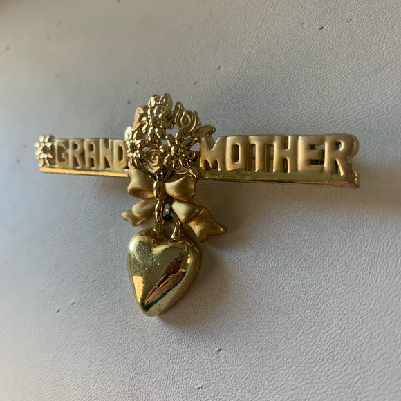 Grandmother Brooch jewelry pin - Picture 3 of 11